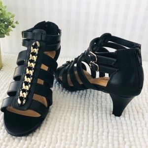 Comfortview Faith cage heels black with gold chain